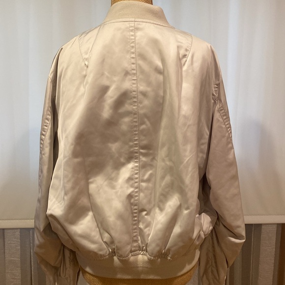 VINCE fabulous light beige bomber jacket with warm lining, size Large - Picture 10 of 16